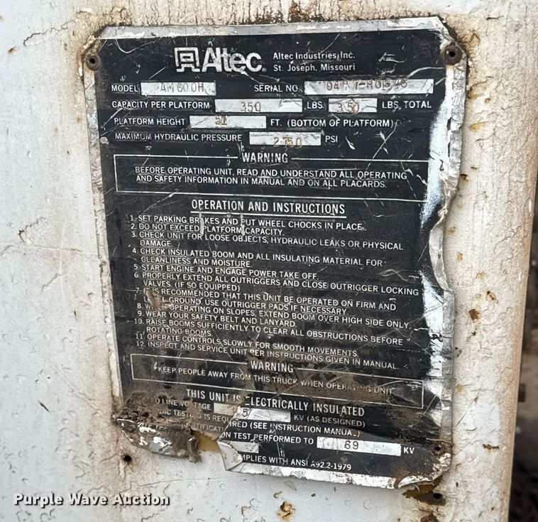 image for item EQ1132 1987 GMC C7000 bucket truck