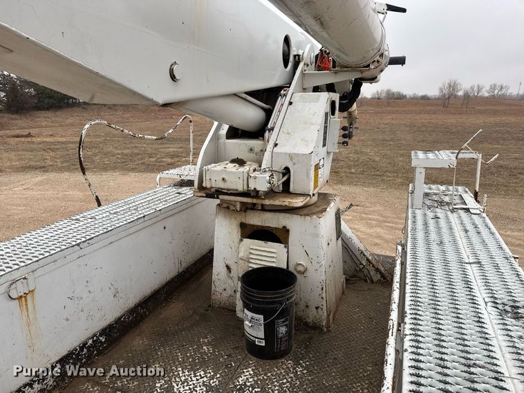 image for item EQ1132 1987 GMC C7000 bucket truck