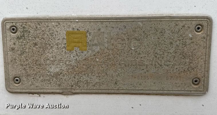 image for item EQ1132 1987 GMC C7000 bucket truck