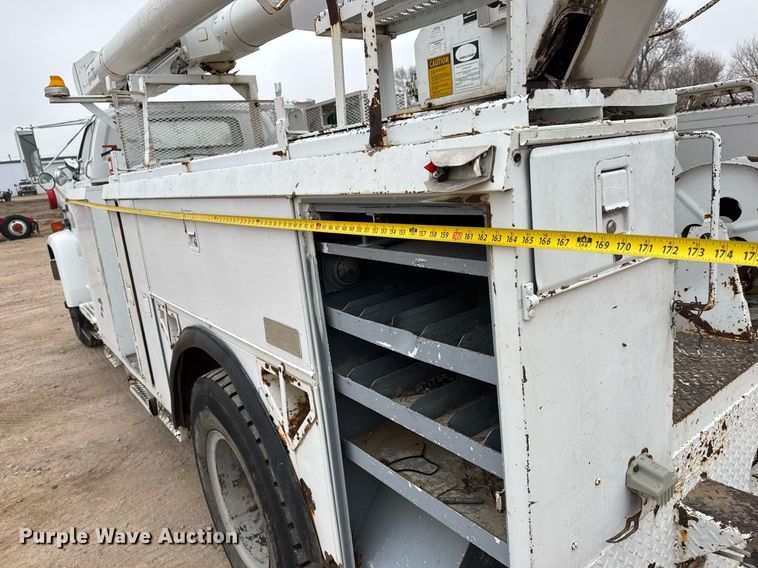 image for item EQ1132 1987 GMC C7000 bucket truck