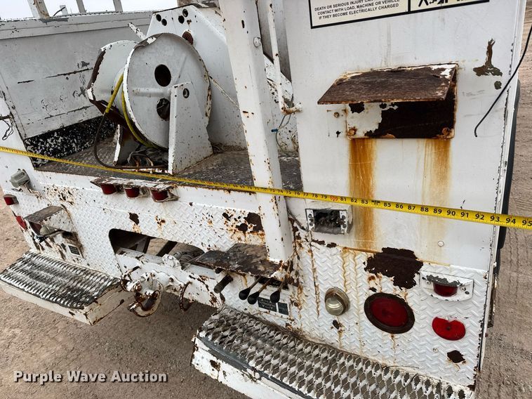 image for item EQ1132 1987 GMC C7000 bucket truck