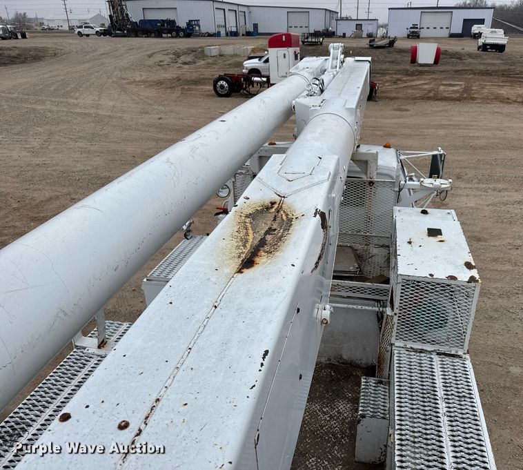 image for item EQ1132 1987 GMC C7000 bucket truck