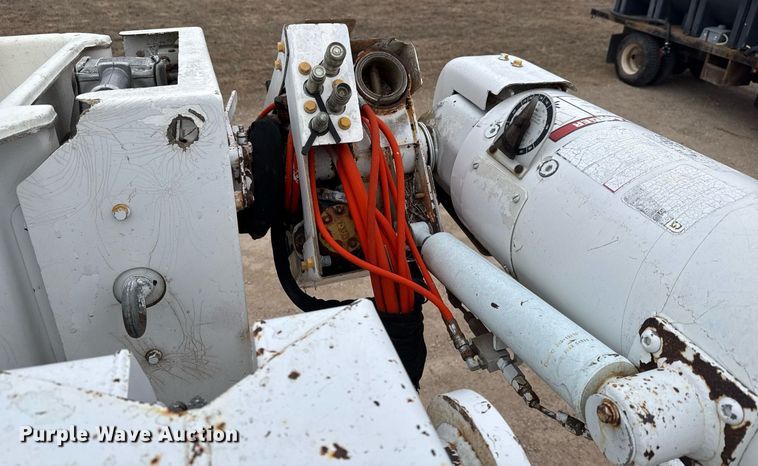 image for item EQ1132 1987 GMC C7000 bucket truck