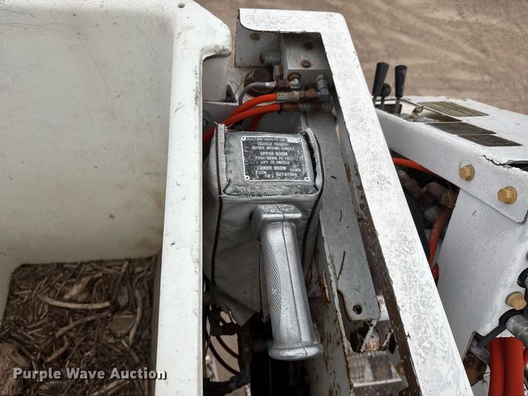 image for item EQ1132 1987 GMC C7000 bucket truck