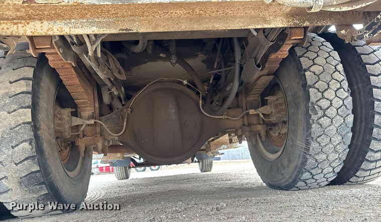 image for item EQ1132 1987 GMC C7000 bucket truck