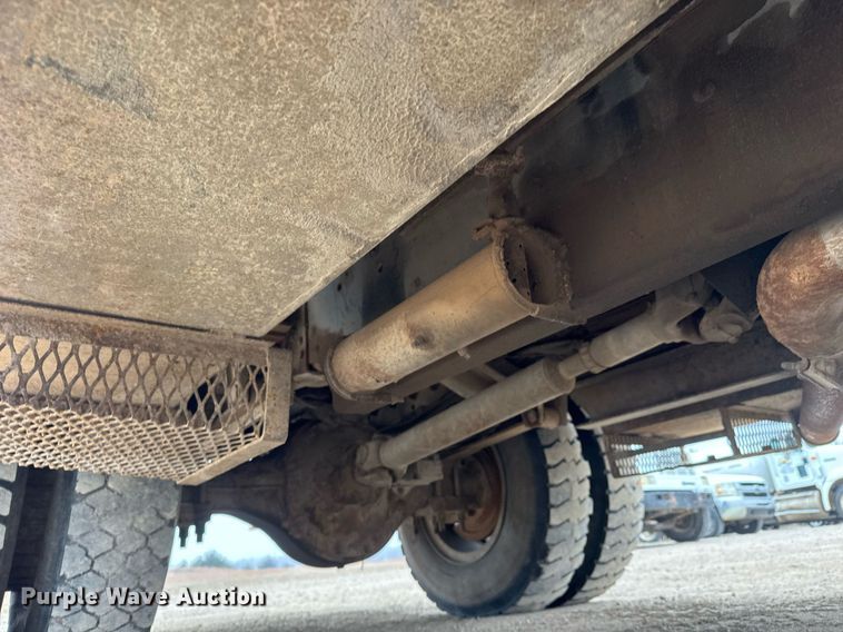 image for item EQ1132 1987 GMC C7000 bucket truck