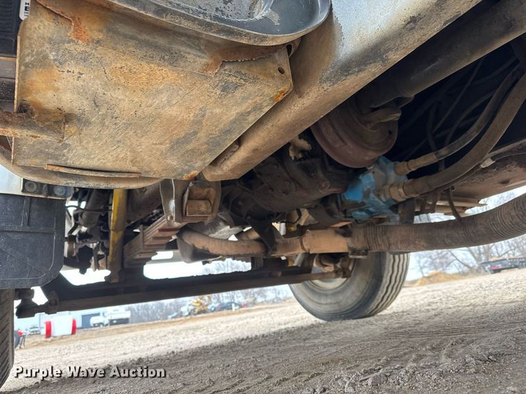 image for item EQ1132 1987 GMC C7000 bucket truck