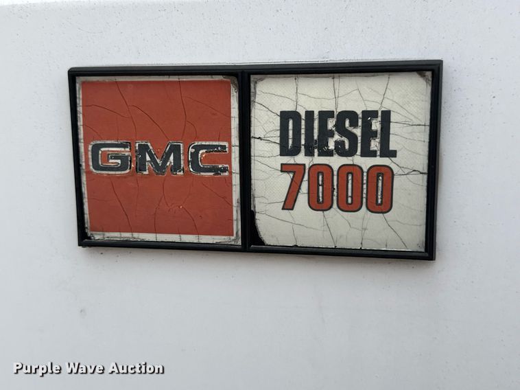 image for item EQ1132 1987 GMC C7000 bucket truck
