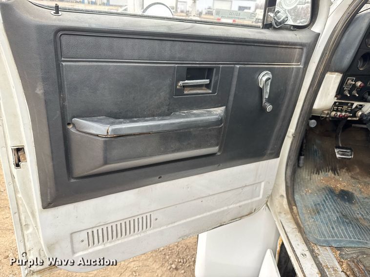 image for item EQ1132 1987 GMC C7000 bucket truck