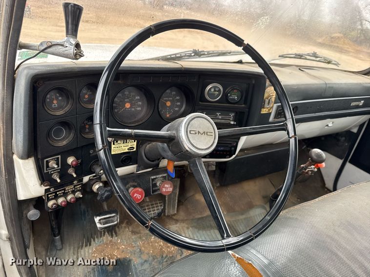 image for item EQ1132 1987 GMC C7000 bucket truck