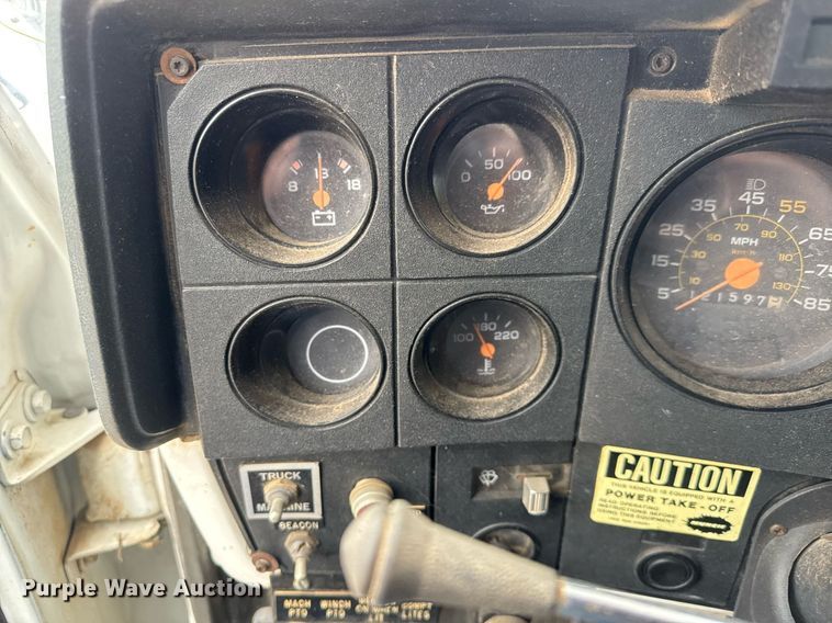 image for item EQ1132 1987 GMC C7000 bucket truck
