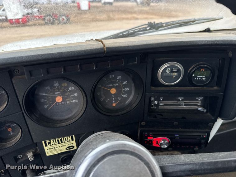 image for item EQ1132 1987 GMC C7000 bucket truck