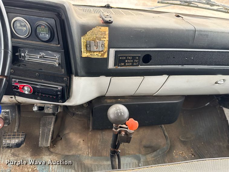 image for item EQ1132 1987 GMC C7000 bucket truck