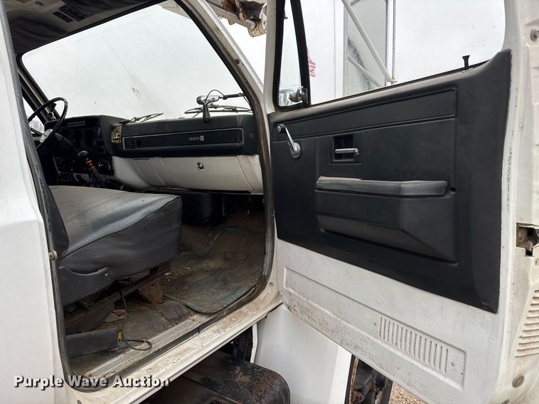 image for item EQ1132 1987 GMC C7000 bucket truck