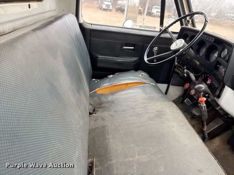 image for item EQ1132 1987 GMC C7000 bucket truck