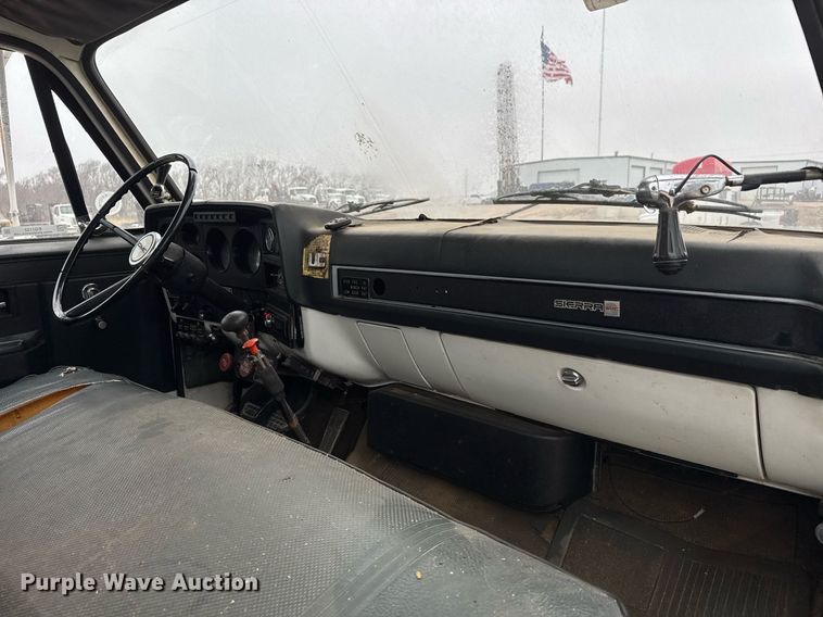 image for item EQ1132 1987 GMC C7000 bucket truck