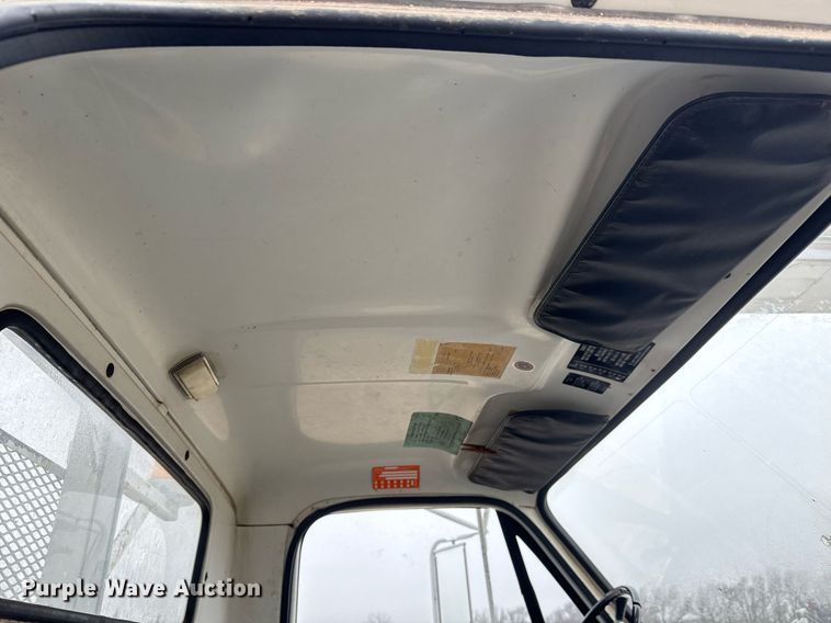 image for item EQ1132 1987 GMC C7000 bucket truck