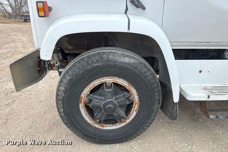 image for item EQ1132 1987 GMC C7000 bucket truck