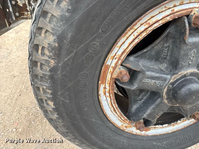 image for item EQ1132 1987 GMC C7000 bucket truck