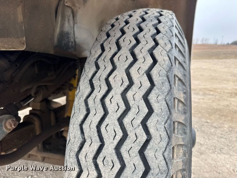 image for item EQ1132 1987 GMC C7000 bucket truck