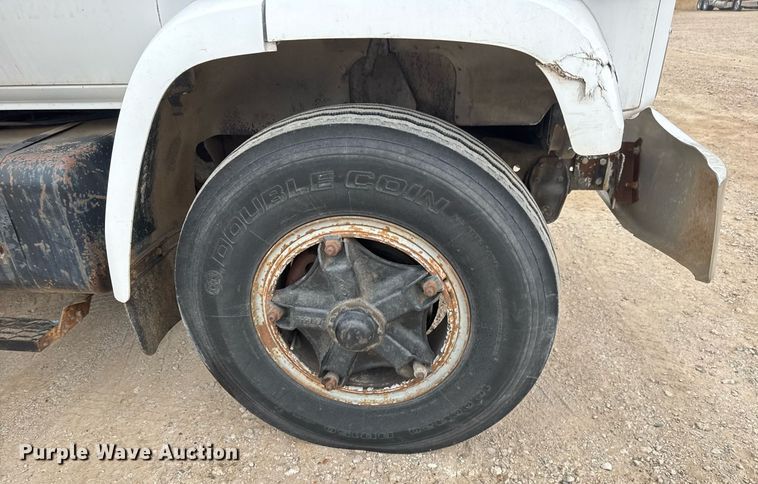 image for item EQ1132 1987 GMC C7000 bucket truck