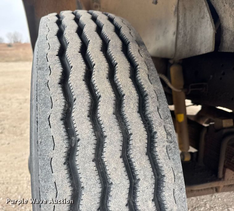 image for item EQ1132 1987 GMC C7000 bucket truck