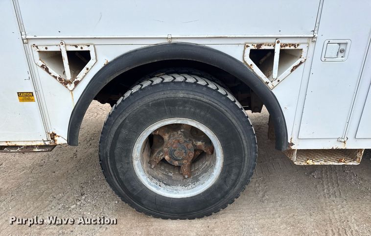 image for item EQ1132 1987 GMC C7000 bucket truck
