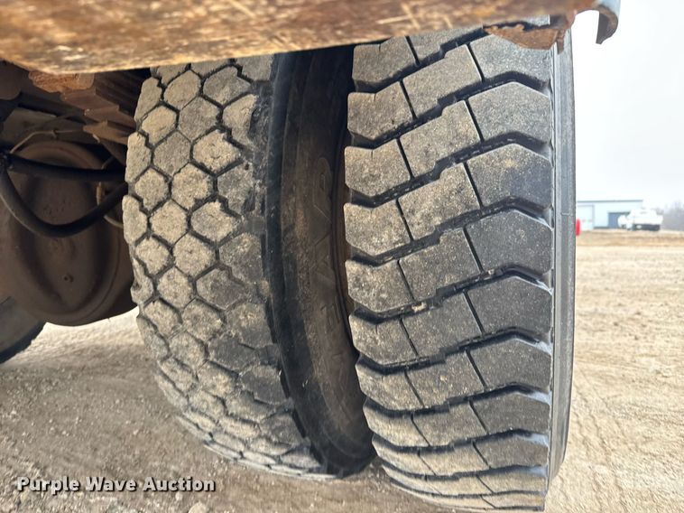 image for item EQ1132 1987 GMC C7000 bucket truck