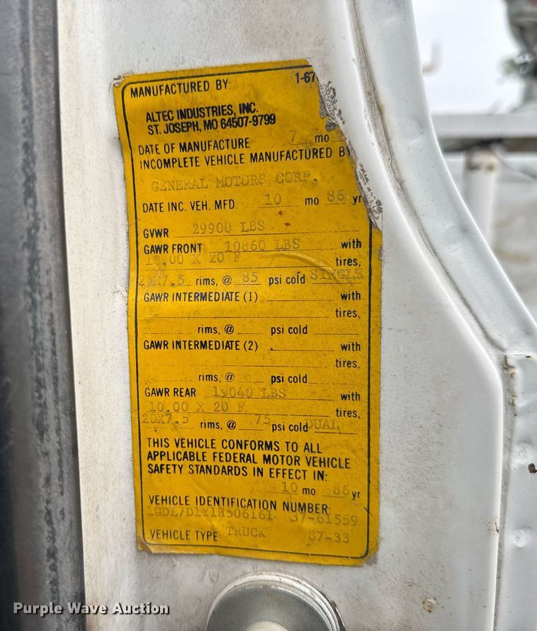 image for item EQ1132 1987 GMC C7000 bucket truck