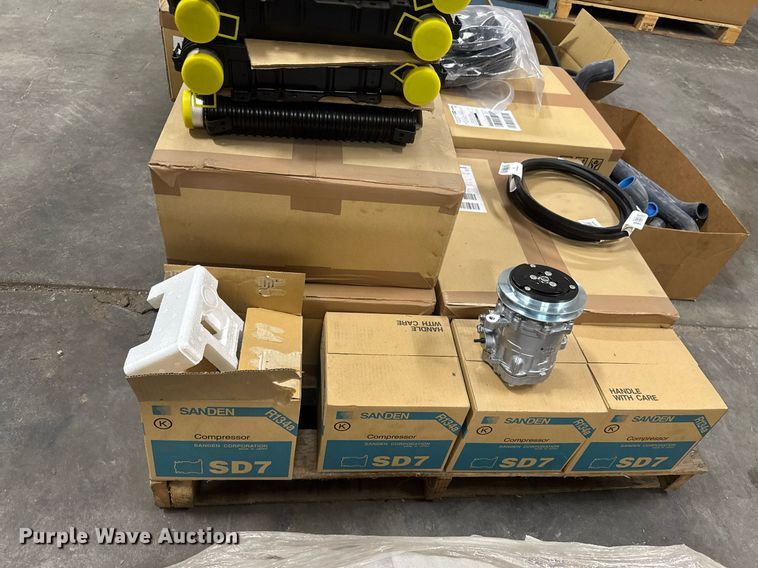 image for item EQ1167 Skid steer parts