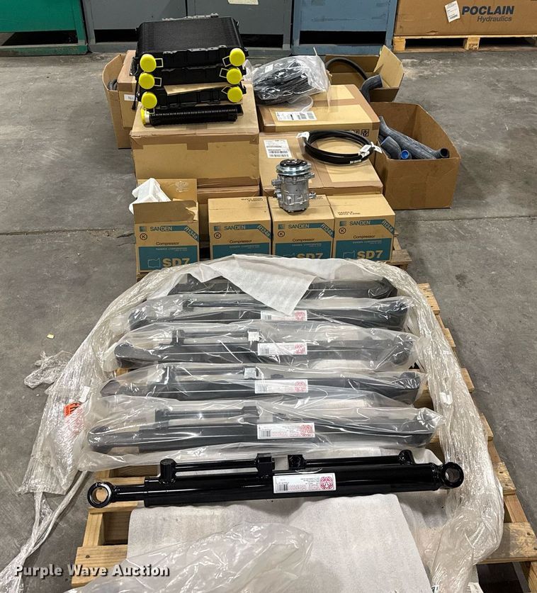 image for item EQ1167 Skid steer parts