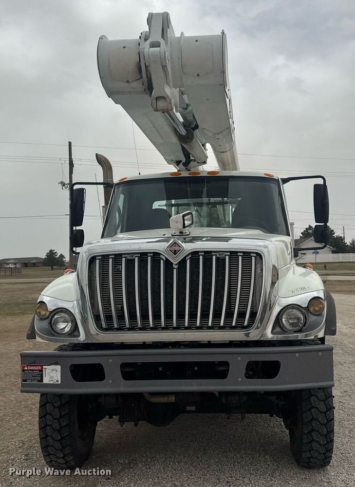 image for item EQ1218 2008 International WorkStar 7300 bucket truck
