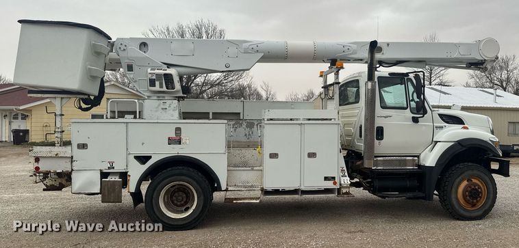 image for item EQ1218 2008 International WorkStar 7300 bucket truck