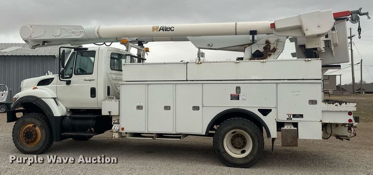 image for item EQ1218 2008 International WorkStar 7300 bucket truck