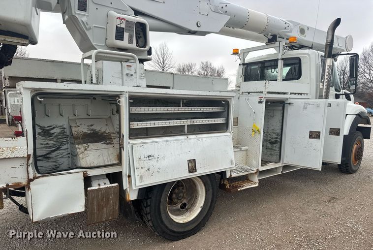 image for item EQ1218 2008 International WorkStar 7300 bucket truck