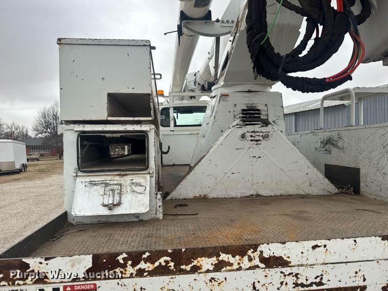 image for item EQ1218 2008 International WorkStar 7300 bucket truck