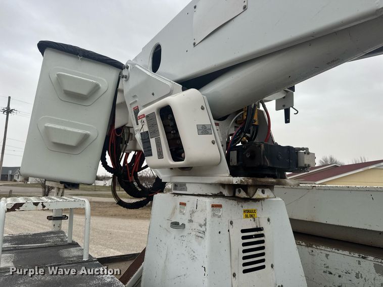 image for item EQ1218 2008 International WorkStar 7300 bucket truck