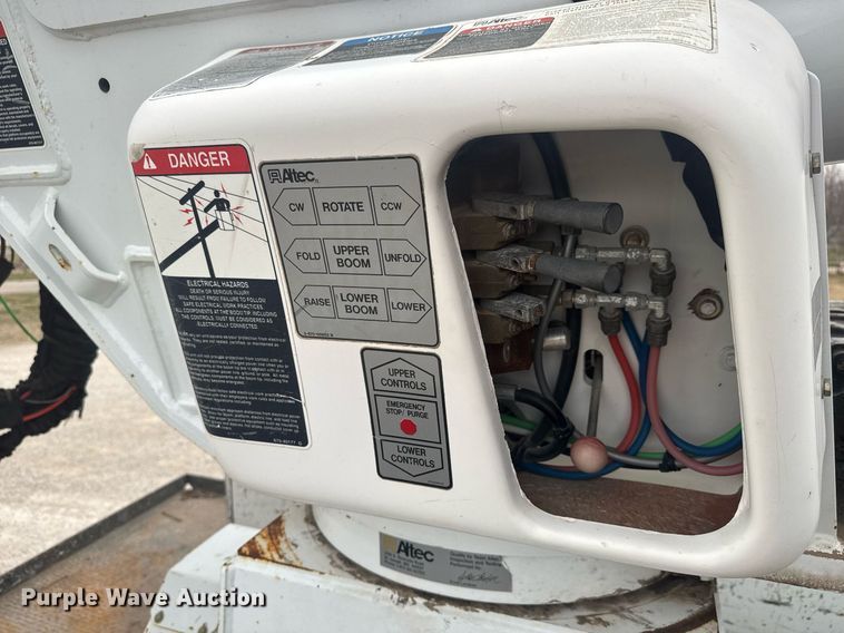 image for item EQ1218 2008 International WorkStar 7300 bucket truck