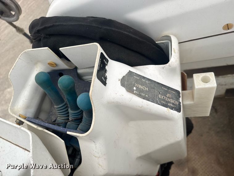 image for item EQ1218 2008 International WorkStar 7300 bucket truck