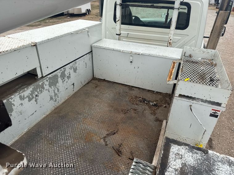 image for item EQ1218 2008 International WorkStar 7300 bucket truck