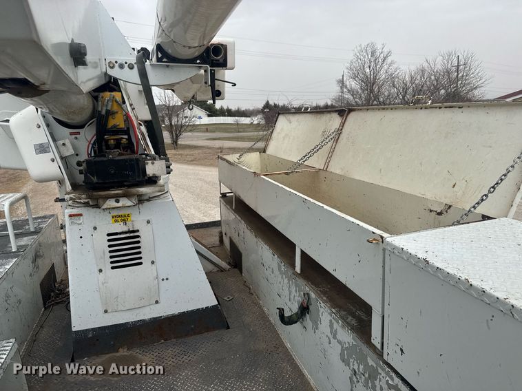 image for item EQ1218 2008 International WorkStar 7300 bucket truck