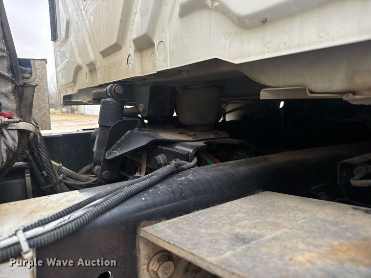 image for item EQ1218 2008 International WorkStar 7300 bucket truck