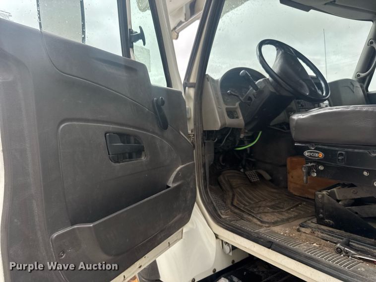 image for item EQ1218 2008 International WorkStar 7300 bucket truck