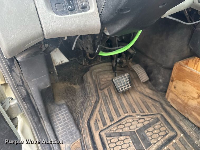 image for item EQ1218 2008 International WorkStar 7300 bucket truck