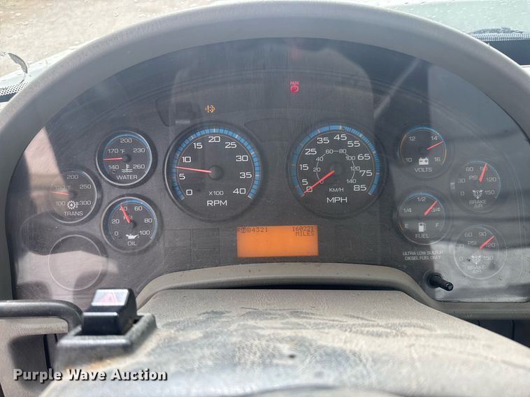 image for item EQ1218 2008 International WorkStar 7300 bucket truck