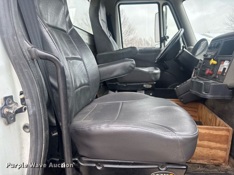 image for item EQ1218 2008 International WorkStar 7300 bucket truck