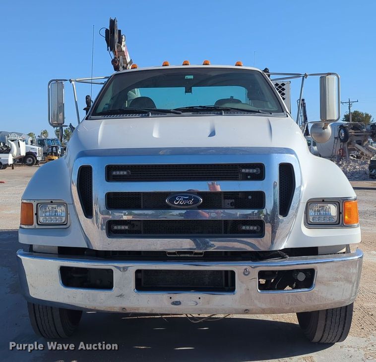 image for item EQ2260 2015 Ford F650 utility / service truck