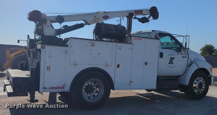 image for item EQ2260 2015 Ford F650 utility / service truck