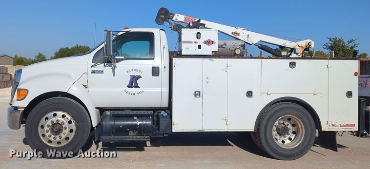 image for item EQ2260 2015 Ford F650 utility / service truck