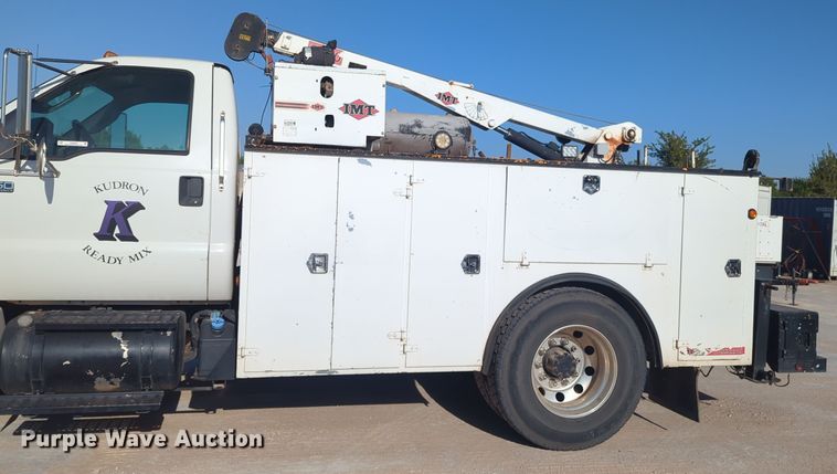 image for item EQ2260 2015 Ford F650 utility / service truck